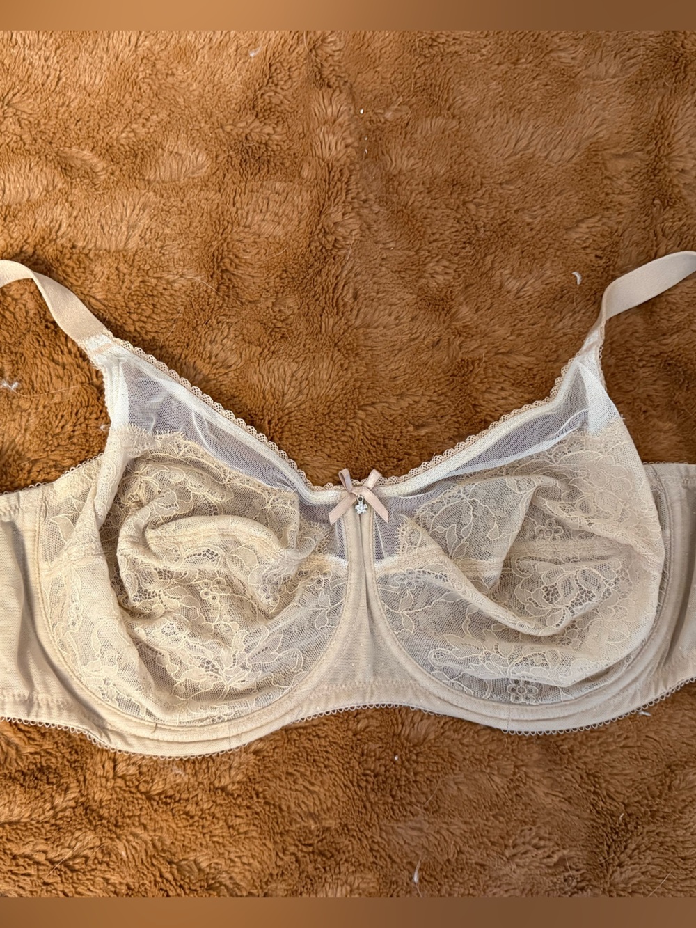 Wacoal bra // EXCELLENT condition // champagne lace bra